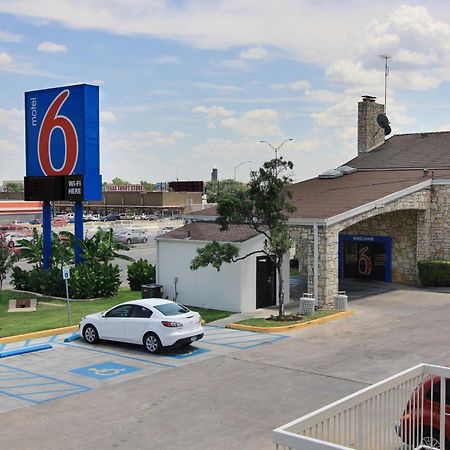 Motel 6 Austin, Tx - Central Downtown Ut Экстерьер фото