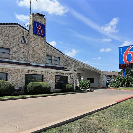 Motel 6 Austin, Tx - Central Downtown Ut Экстерьер фото