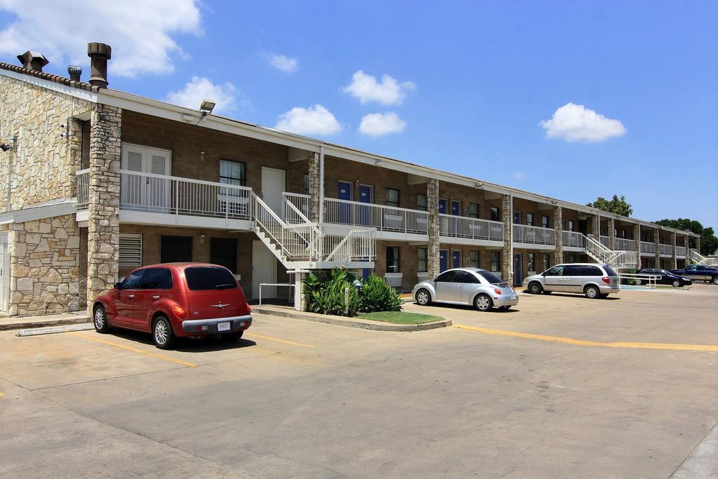 Motel 6 Austin, Tx - Central Downtown Ut Экстерьер фото