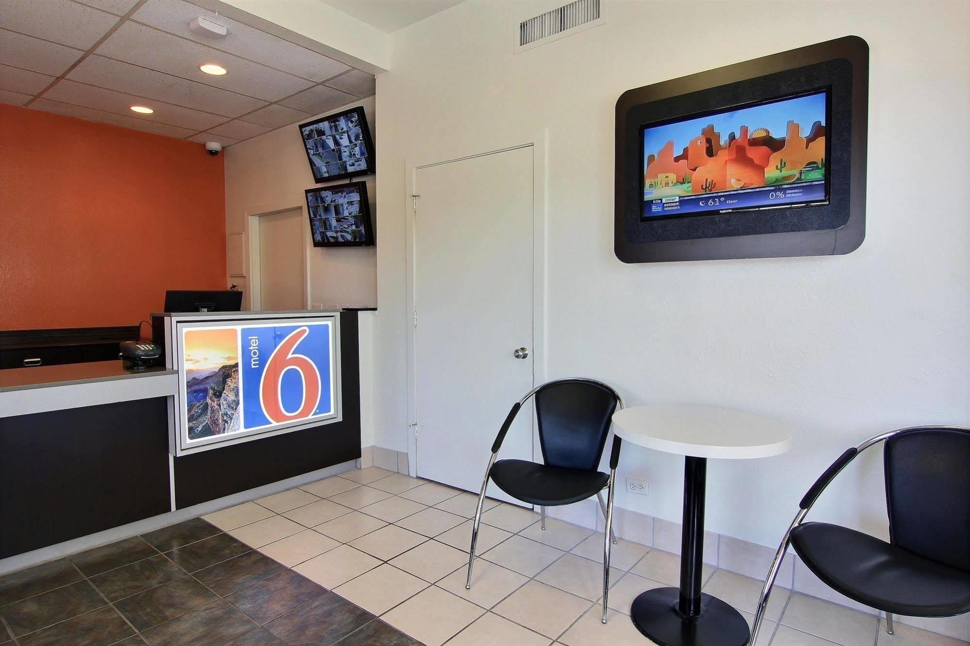 Motel 6 Austin, Tx - Central Downtown Ut Экстерьер фото