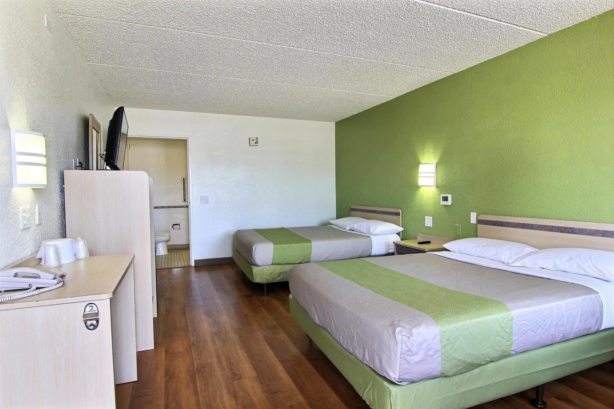 Motel 6 Austin, Tx - Central Downtown Ut Экстерьер фото